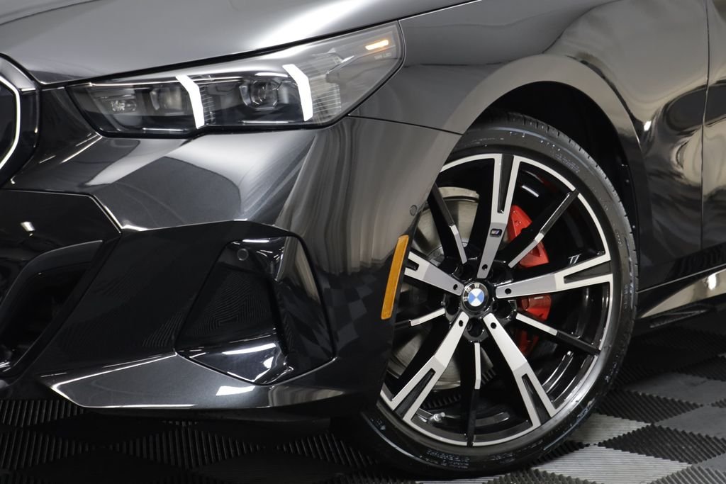 New 2027 Black Sapphire Metallic BMW 530i xDrive image 4