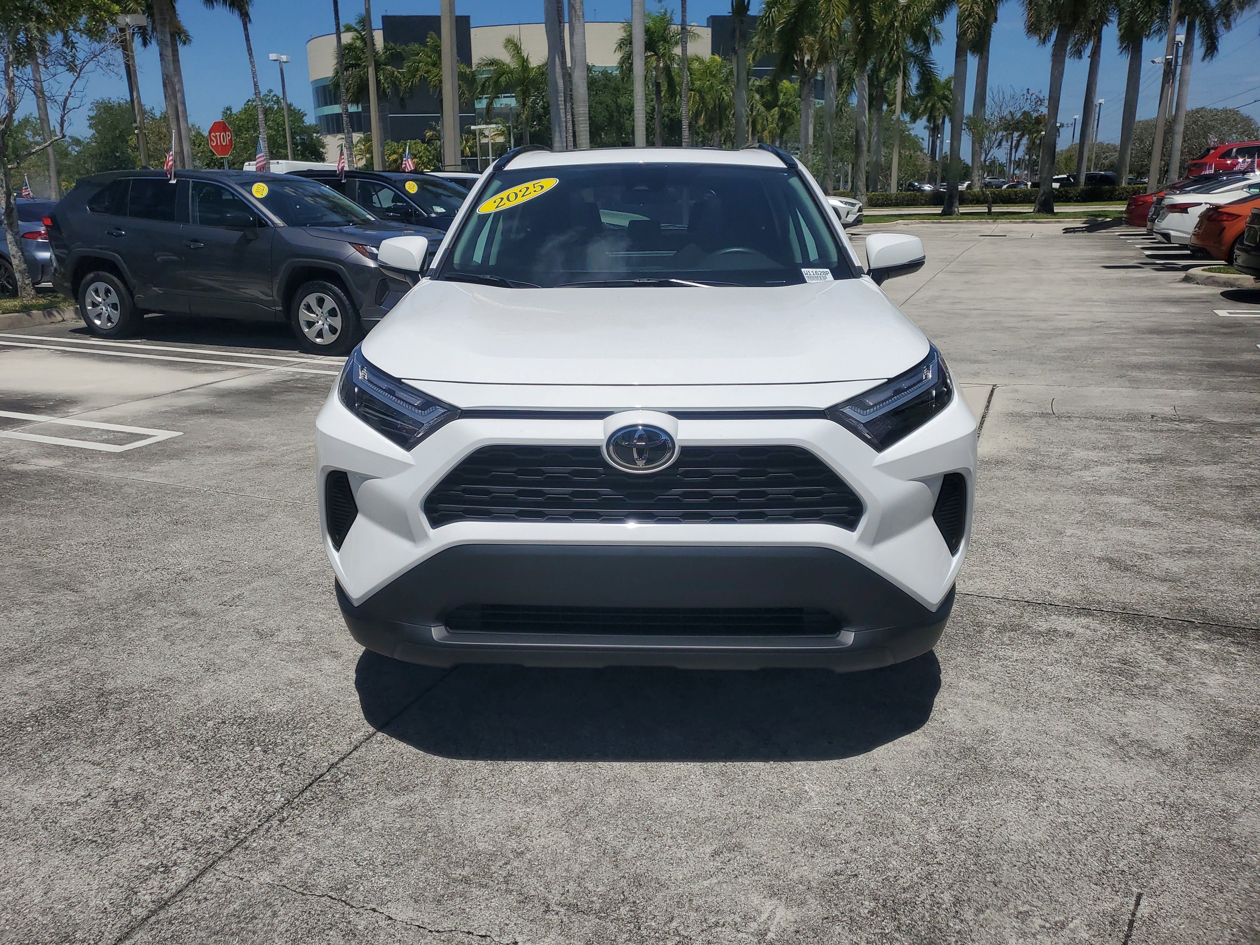 Used 2025 Ice Toyota XLE image 8