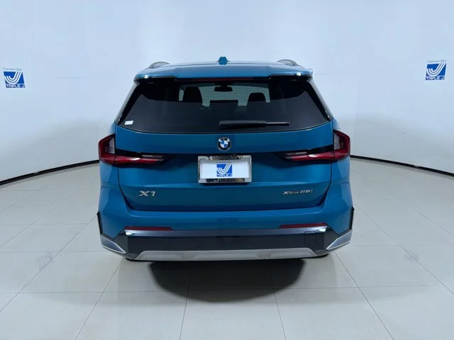 Used 2023 Blue BMW xDrive28i image 17