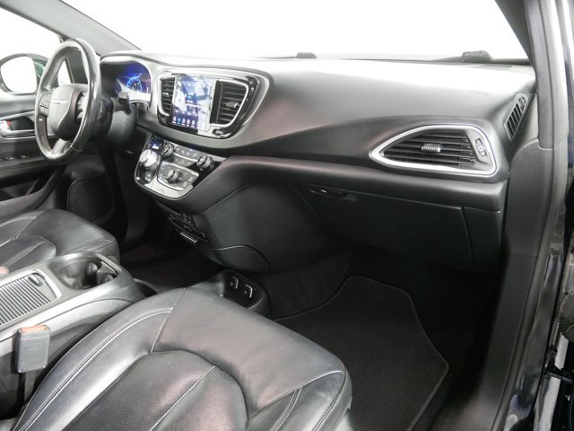 Used 2019 Brilliant Black Crystal Pearlcoat Chrysler Touring L Plus image 19