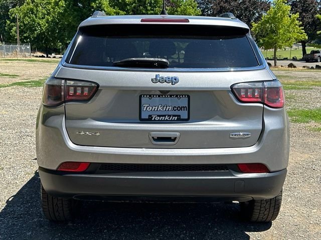 Used 2018 Billet Silver Metallic Clearcoat Jeep Latitude image 7