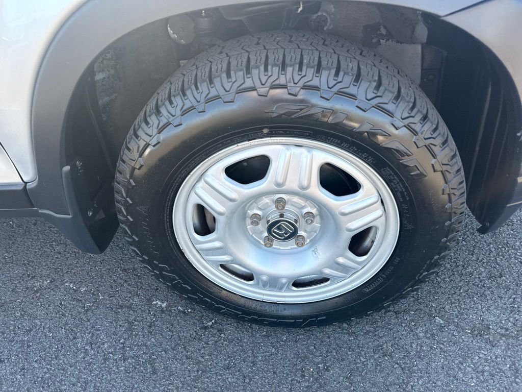 Used 2006 Alabaster Silver Metallic Honda LX image 23