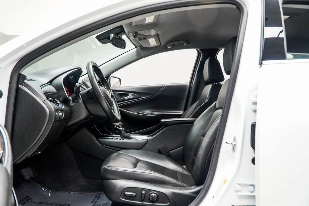Used 2024 White Chevrolet LT image 34