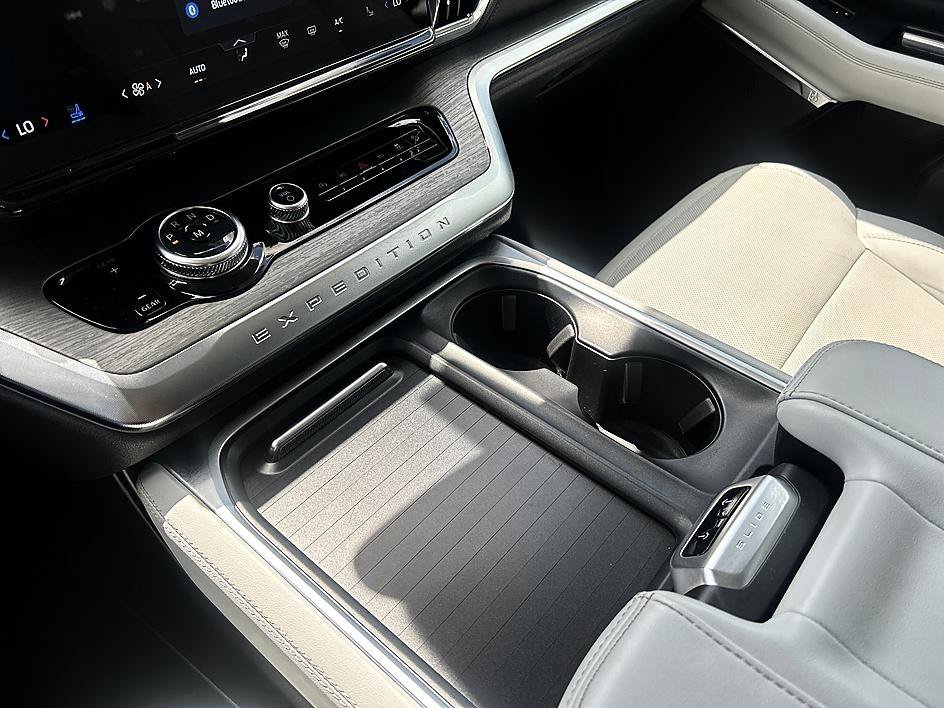 Used 2025 Agate Black Metallic Ford Platinum image 19