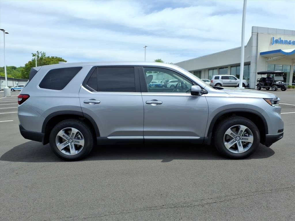 Certified Used 2025 Lunar Silver Metallic Honda AWD EX-L image 8