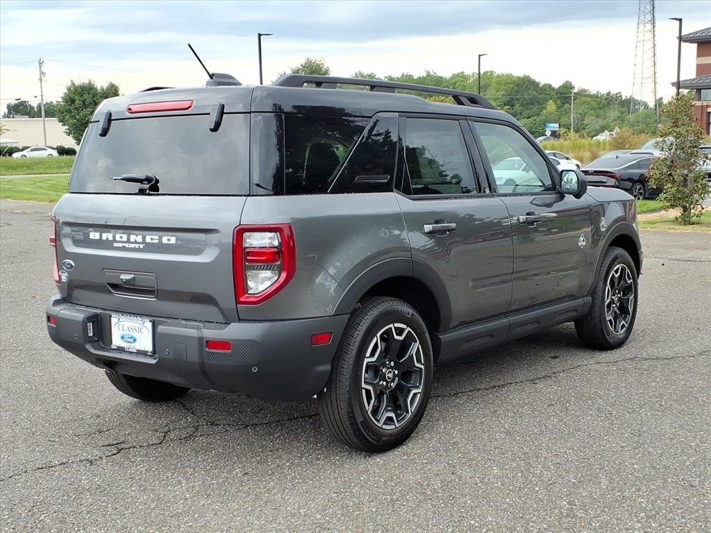 New 2025 Carbonized Gray Metallic Ford Outer Banks® image 20