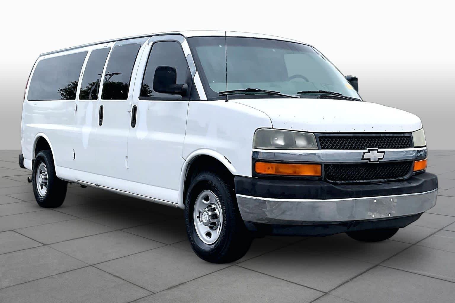 Used 2007 Summit White Chevrolet  image 2