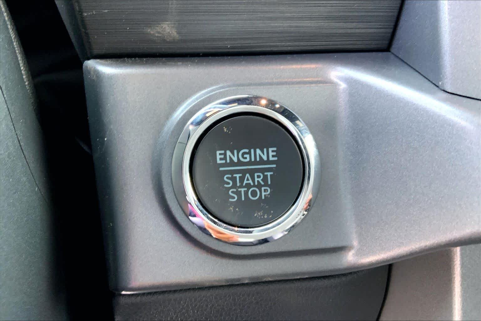 New 2026 Carbonized Gray Metallic Ford XLT image 17