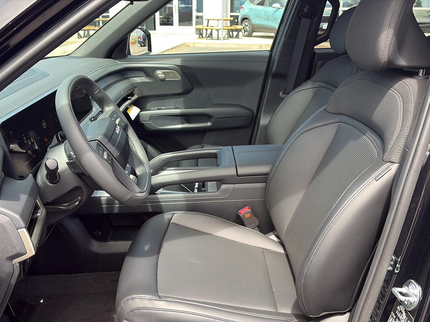 Used 2027 Ebony Black Kia S image 9