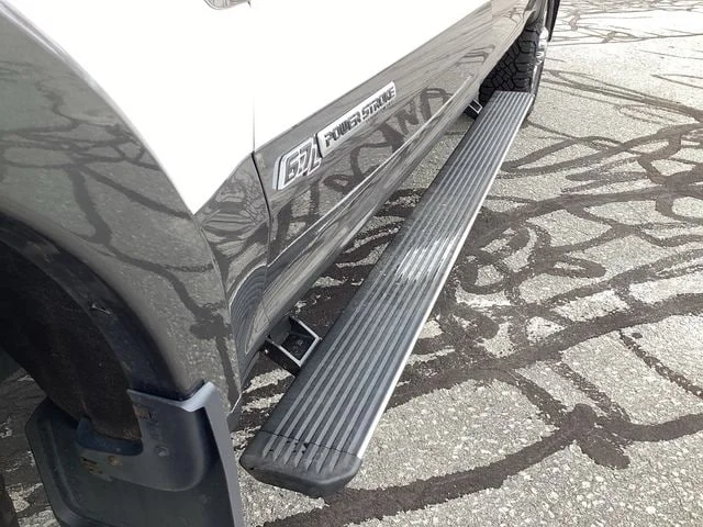 Used 2019 White Ford Lariat image 24