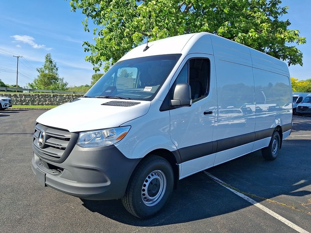 New 2026 Arctic White Mercedes-Benz Cargo 170 WB image 2