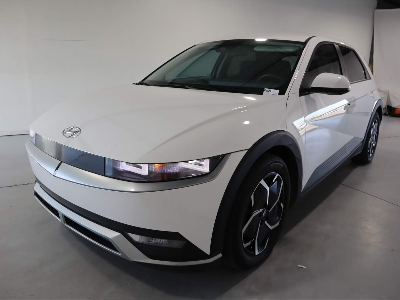 Used 2024 Atlas White Hyundai SE image 1