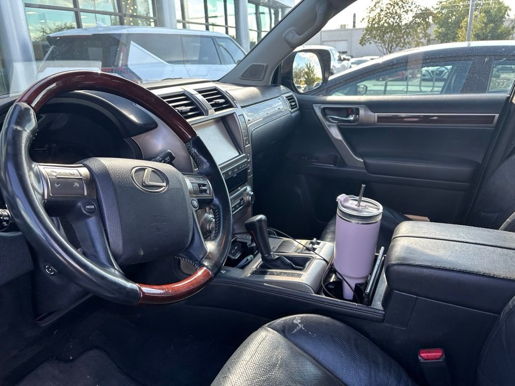 Used 2014 Black Lexus 460 image 22
