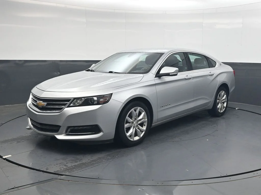 Used 2020 Silver Chevrolet LT image 8