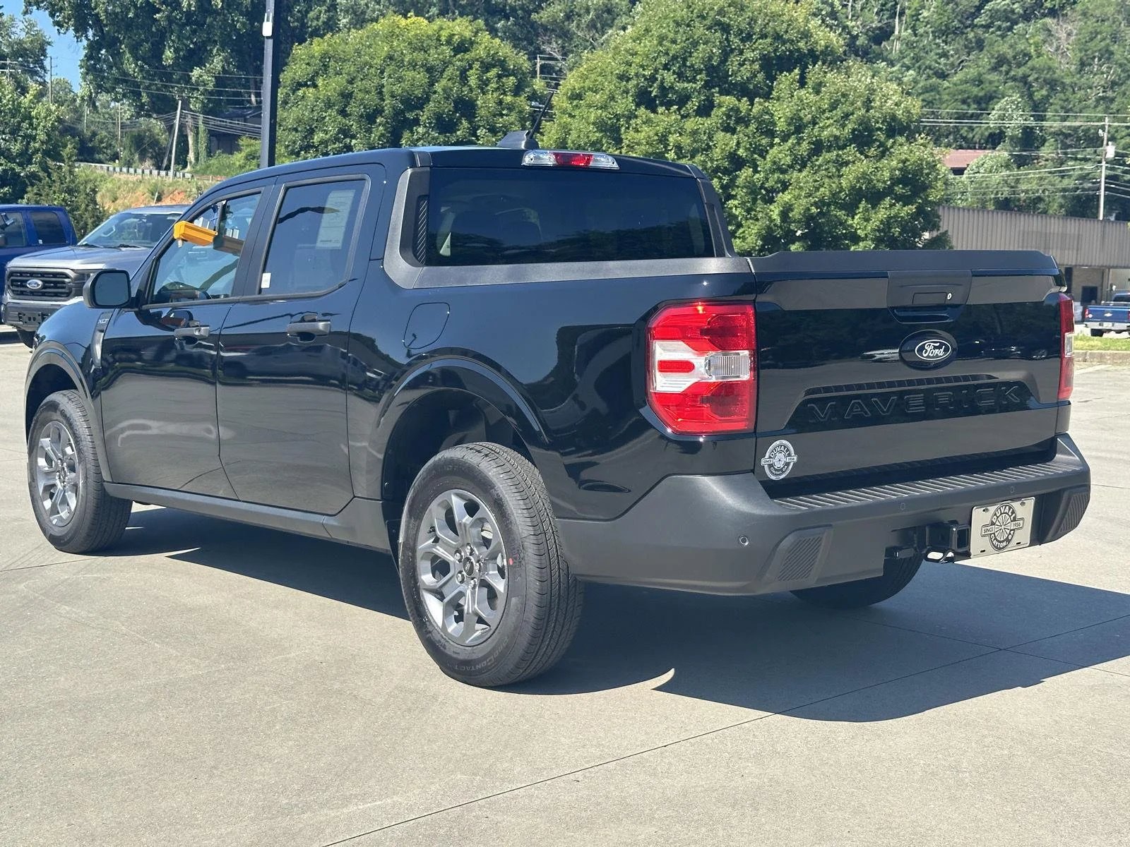 New 2026 Shadow Black Ford XLT image 5