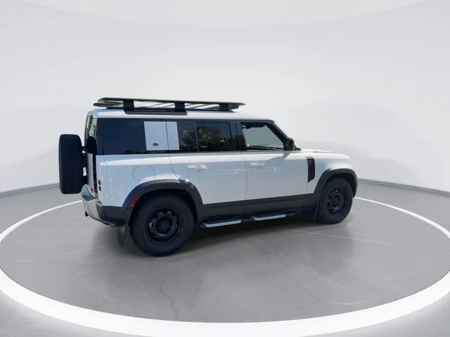 Used 2023 White Land Rover S image 8