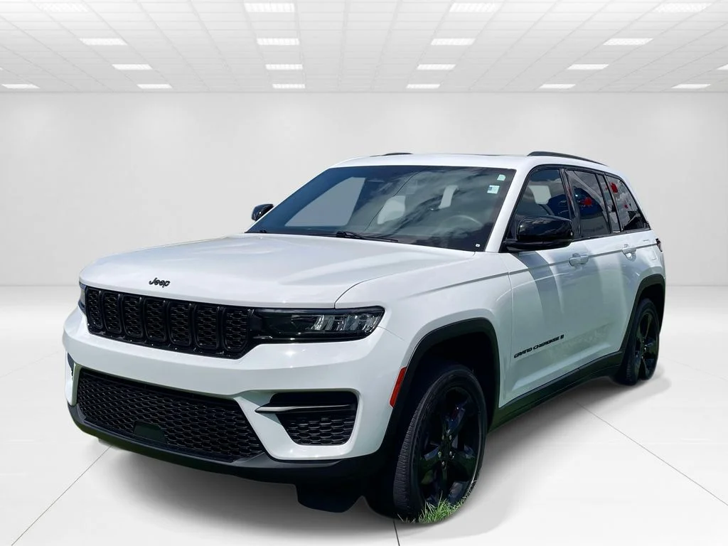Used 2023 White Jeep Altitude X image 3