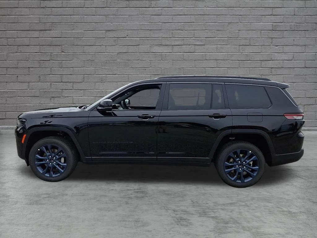 New 2026 Diamond Black Crystal Pearlcoat Jeep 85th Anniversary Edition image 5