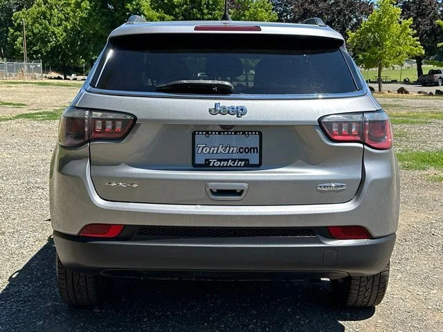 Used 2018 Billet Silver Metallic Clearcoat Jeep Latitude image 7