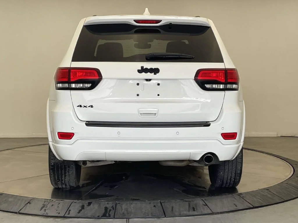 Used 2018 White Jeep Altitude image 4