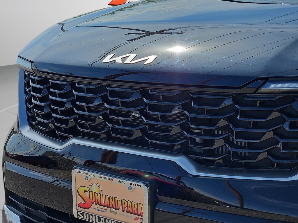 Used 2025 Ebony Black Kia EX image 7