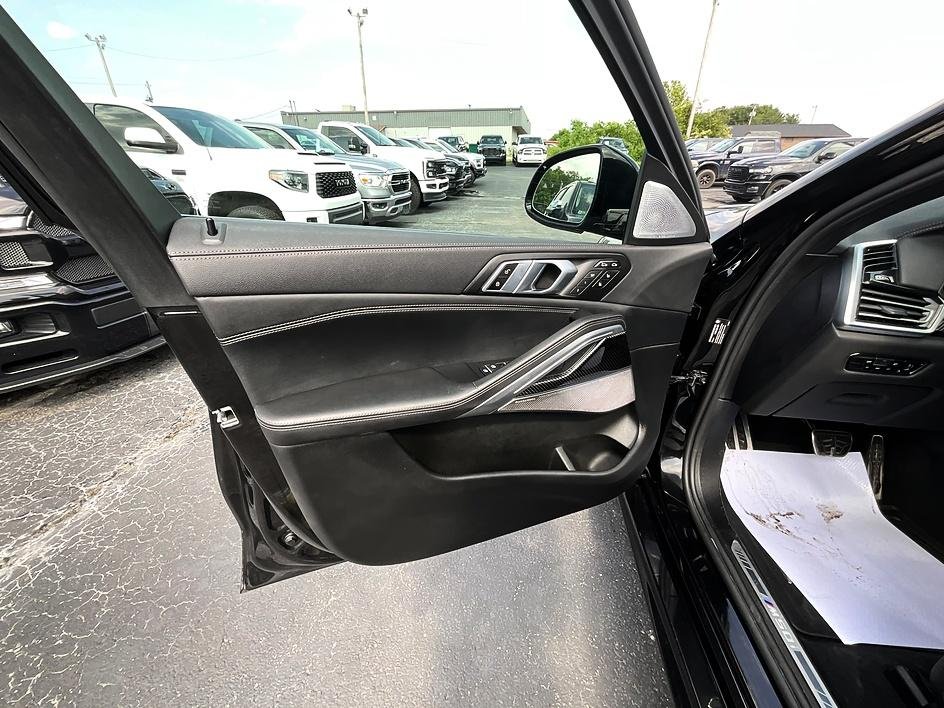 Used 2023 Black BMW M50i image 11