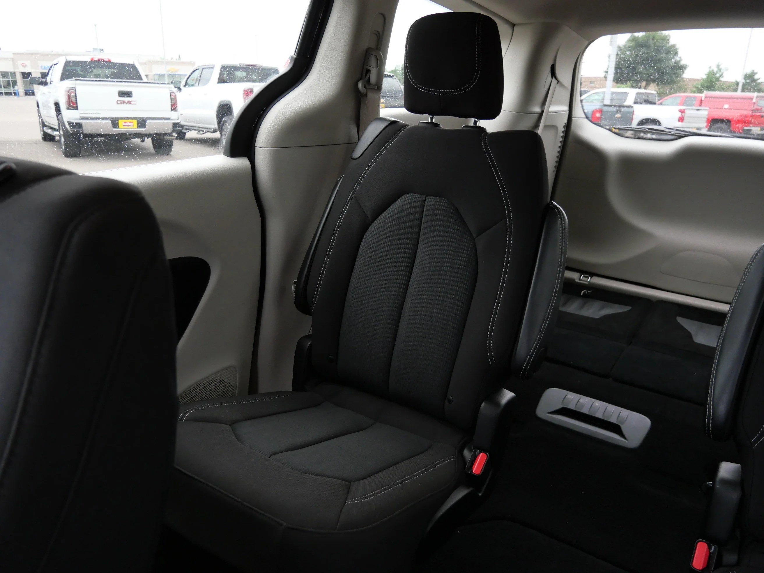 Used 2024 Brilliant Black Crystal Pearlcoat Chrysler LX image 12