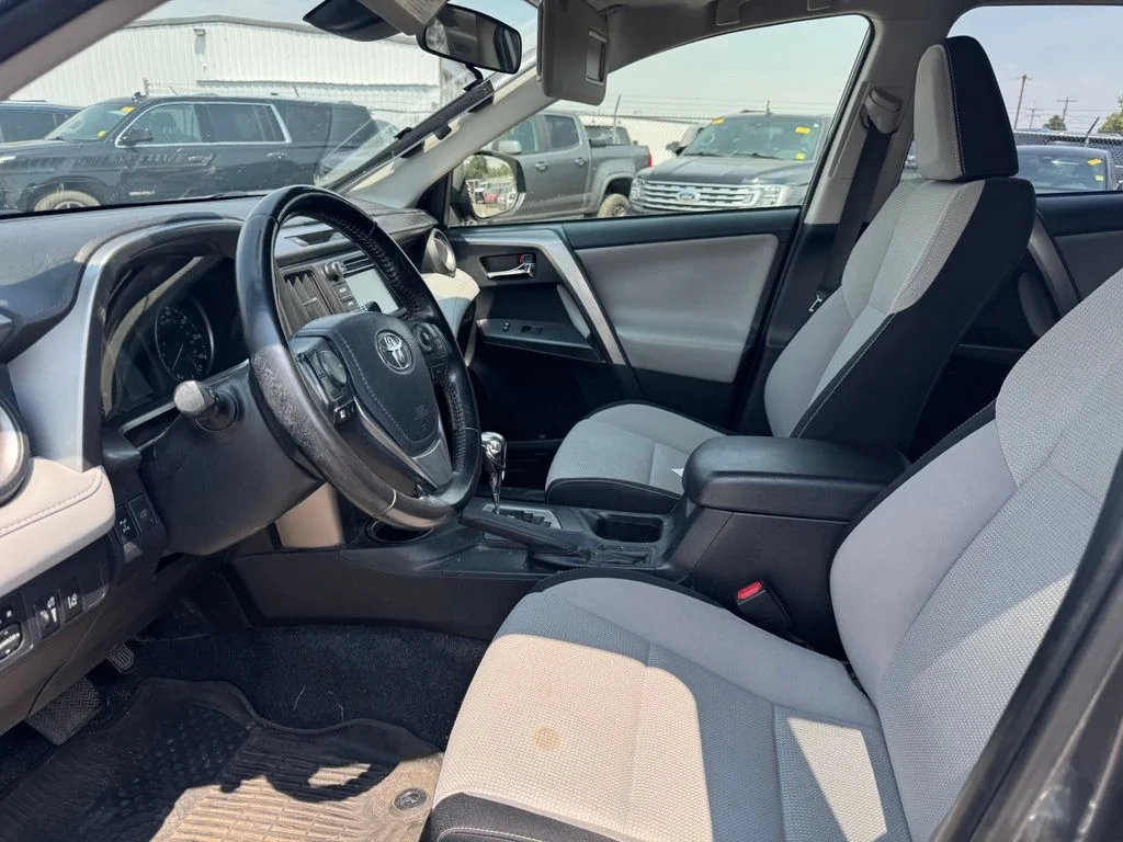 Used 2018 Magnetic Gray Metallic Toyota XLE image 13