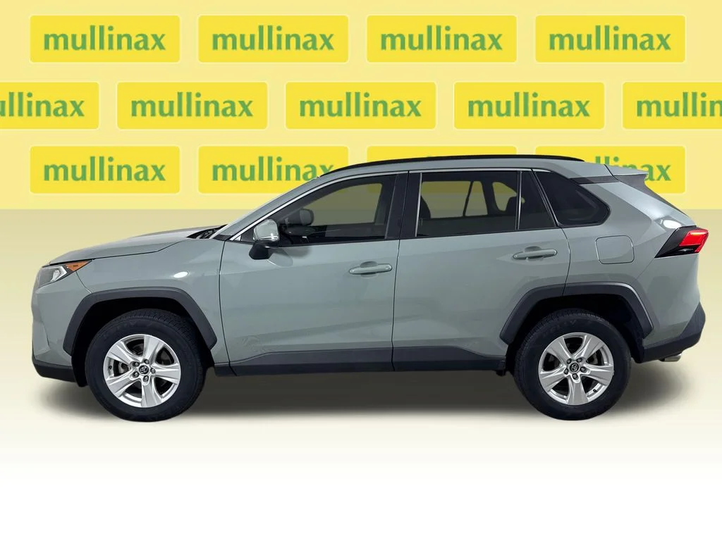 Certified Used 2020  Toyota XLE image 12