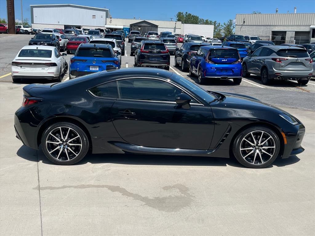 Used 2023 Raven Toyota Base image 3