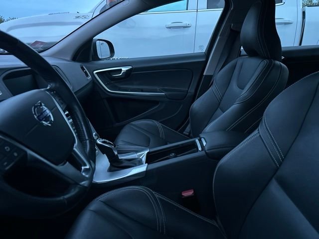 Used 2018 Gray Volvo T5 Dynamic image 7