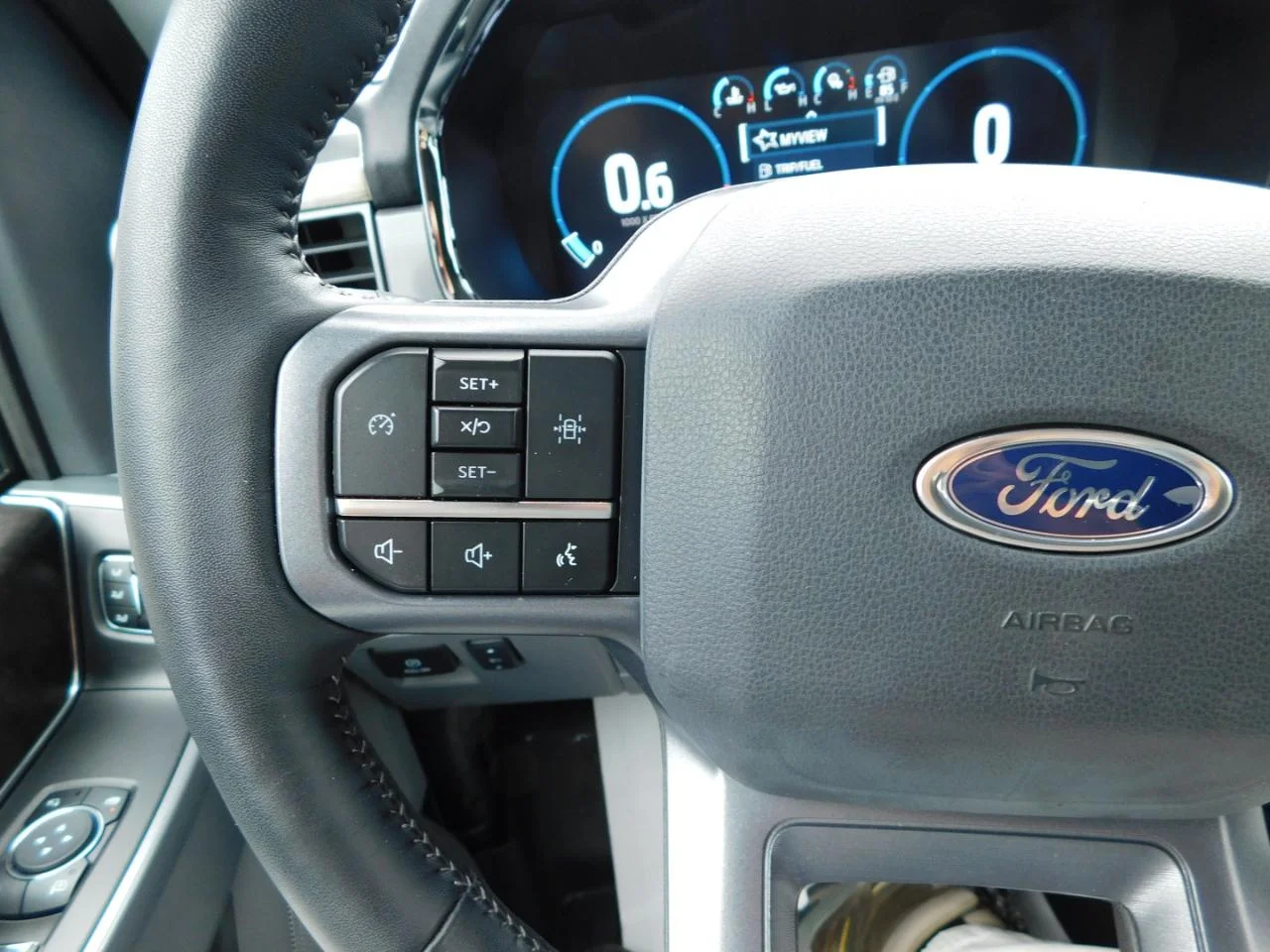 Used 2023 Iconic Silver Metallic Ford LARIAT 4WD SUPERCREW 6.5 ft image 41