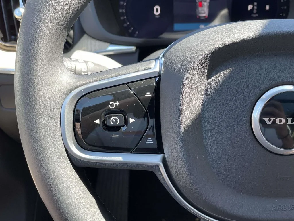 2026 Volvo XC60 Plus - Photo 35
