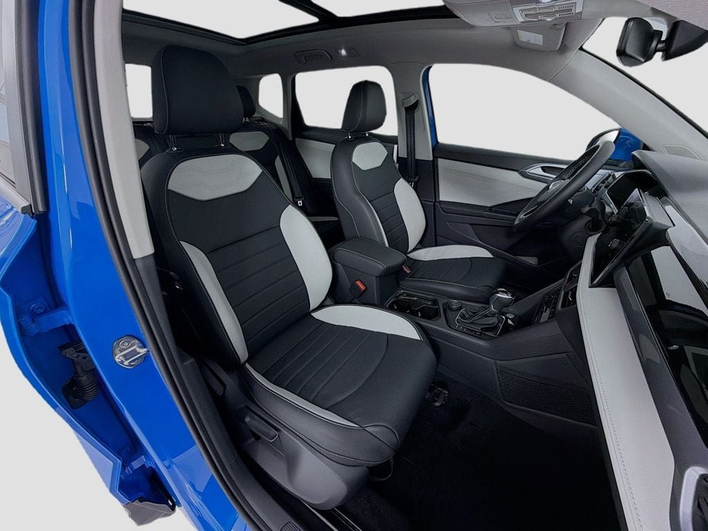 Certified Used 2025 Cornflower Blue Volkswagen SEL 4MOTION image 30
