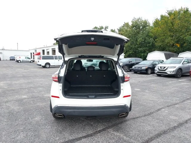Used 2018 White Nissan SL image 7