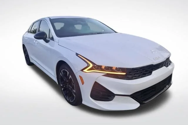 Used 2023 White Kia GT-Line image 3