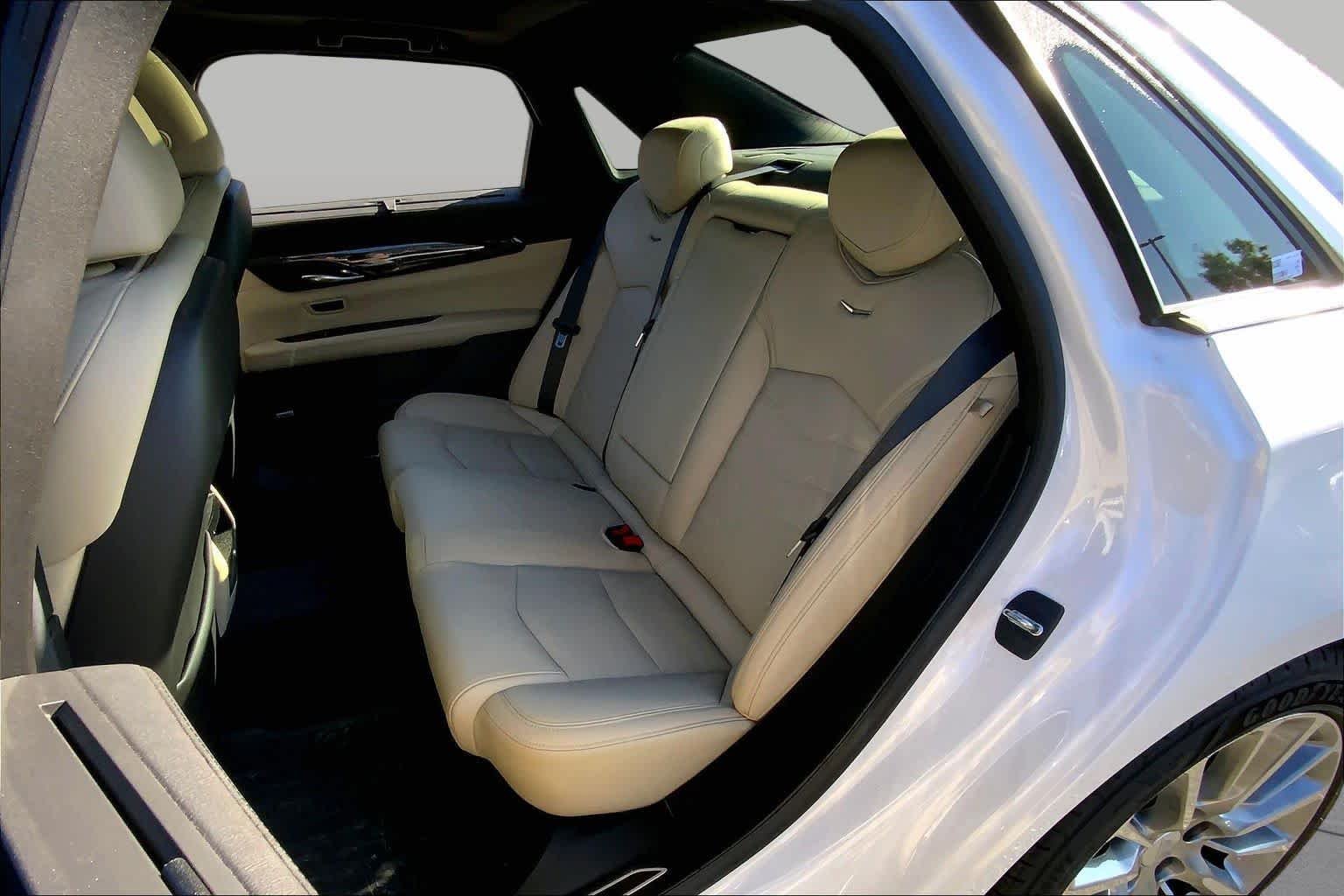 Used 2019 Crystal White Tricoat Cadillac Premium Luxury AWD image 21
