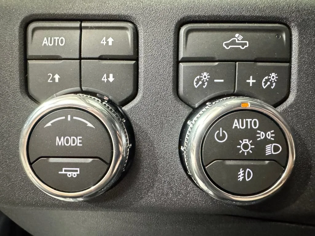 New 2026 Sterling Metallic GMC Elevation image 17