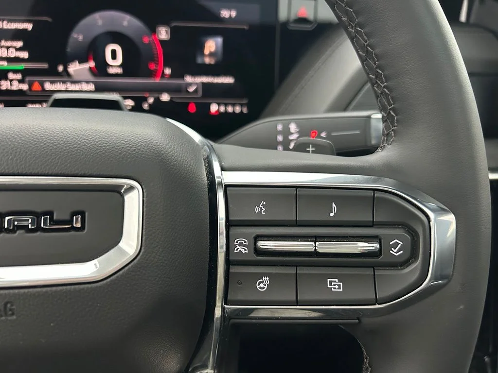 Used 2025 White GMC Denali image 18