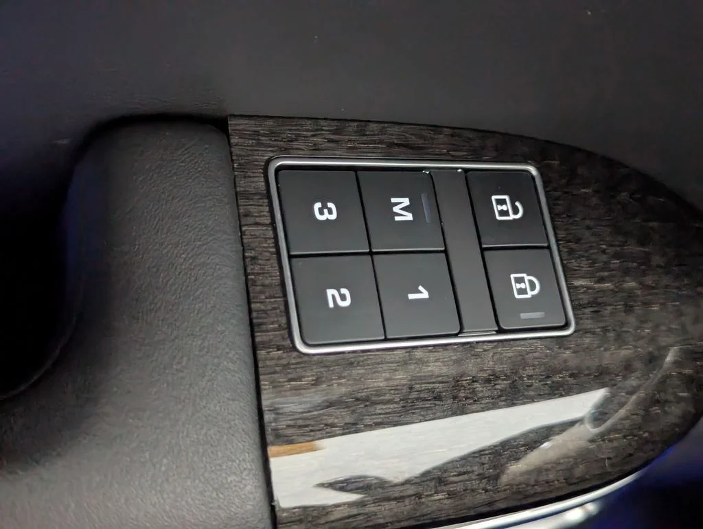 Used 2022 Black Land Rover HSE Silver Edition image 47