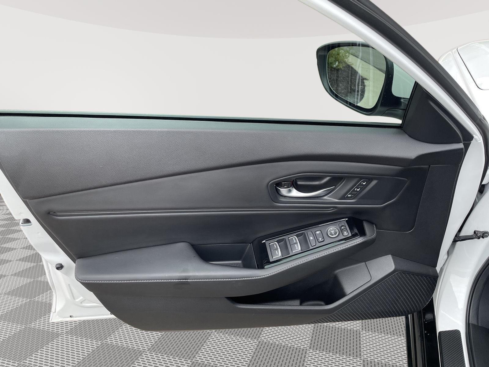 Used 2023 Platinum White Pearl Honda Touring image 24