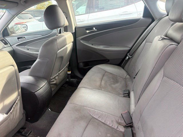 Used 2013 Gray Hyundai SE image 11