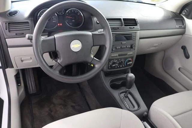 Used 2005 White Chevrolet Base image 2