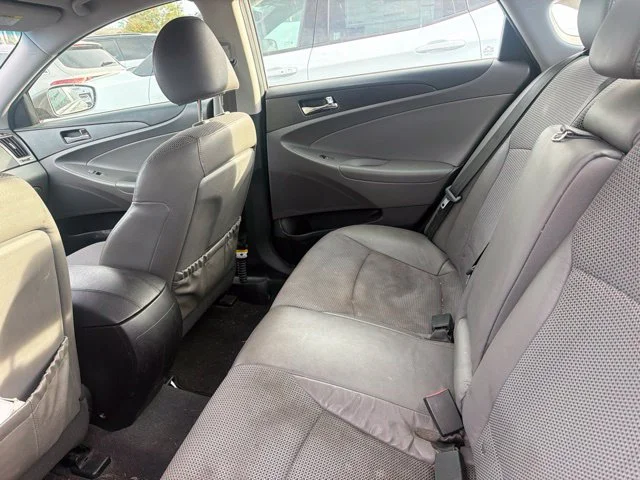Used 2013 Gray Hyundai SE image 11