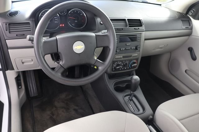 Used 2005 White Chevrolet Base image 2