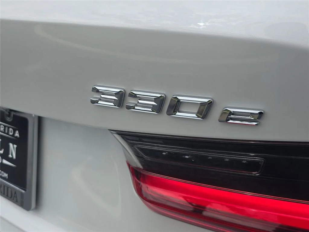 Used 2022 White BMW 330e xDrive image 4