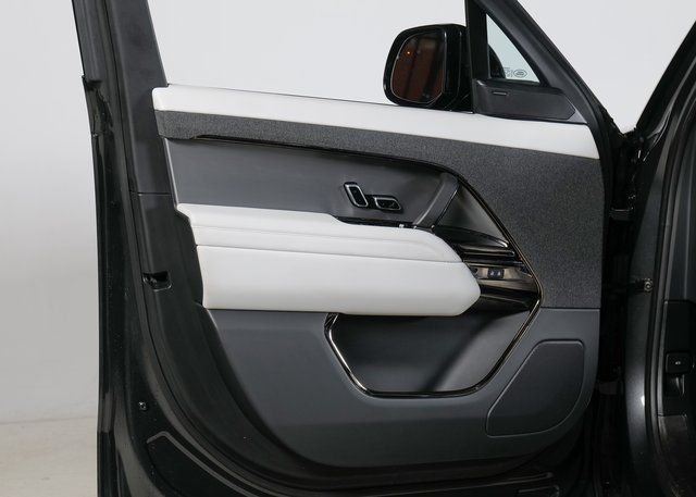 Used 2023 Carpathian Gray Premium Metallic Land Rover SE image 28