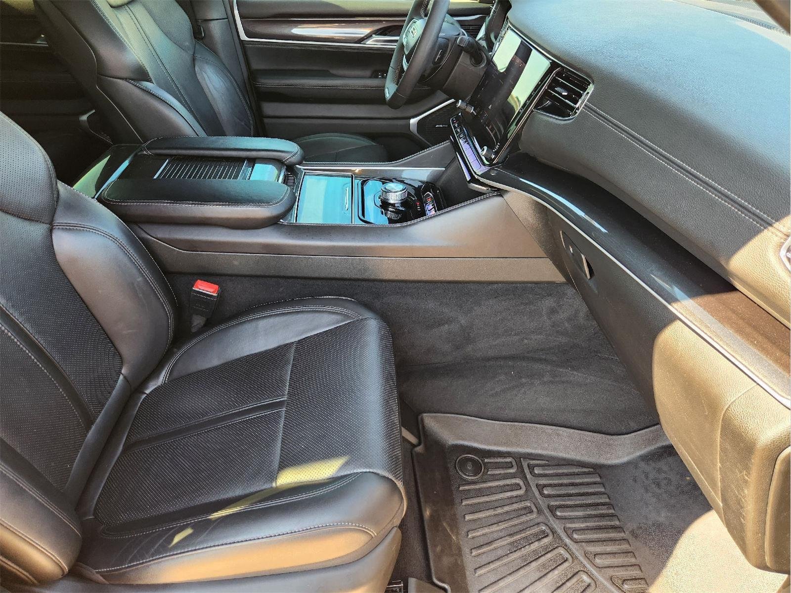 2022 Jeep Wagoneer photo 13 of 32