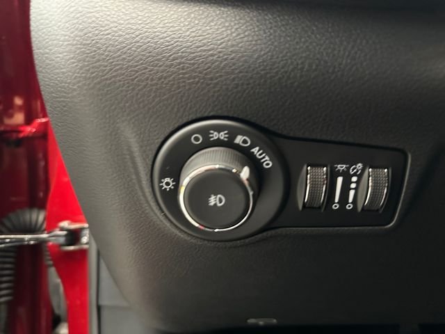 New 2026 Red Hot Pearlcoat Jeep Latitude image 23