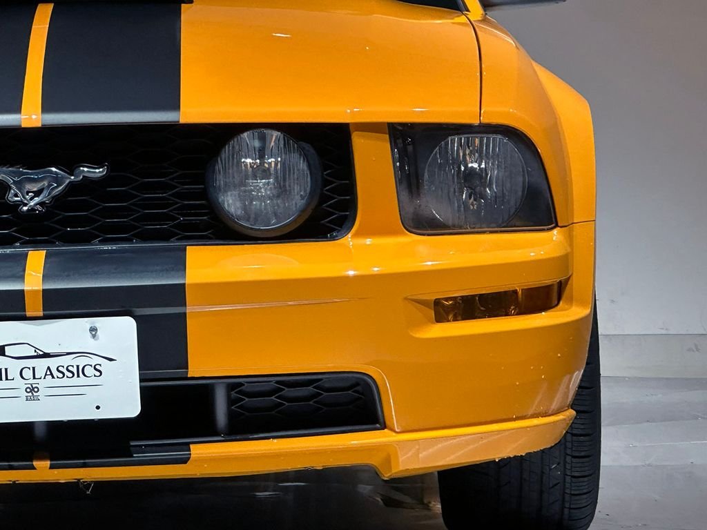 Used 2007 Orange Ford  image 2